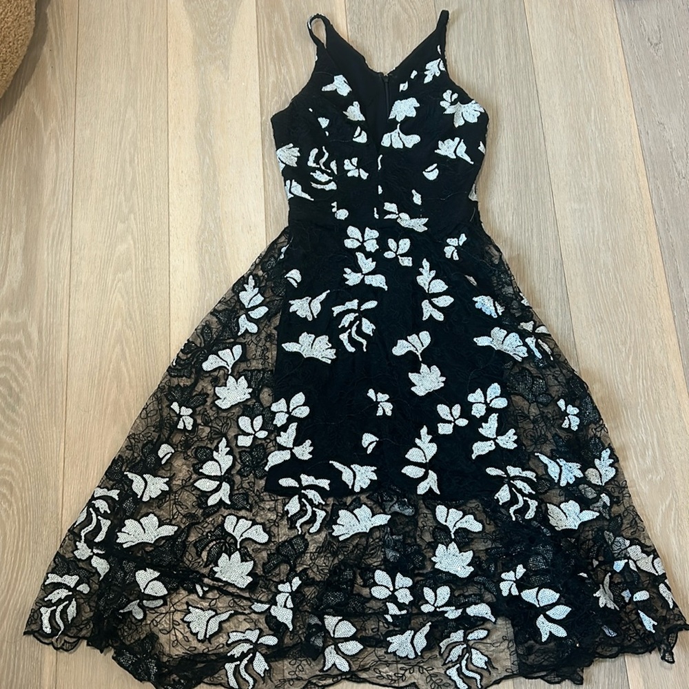 Dress the Population Audrey Floral Plunging V-Neck Mesh Overlay Midi Dress XS